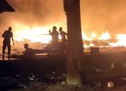 Puluhan Rumah Pekerja di Komplek Perumahan TPA Kendari Terbakar