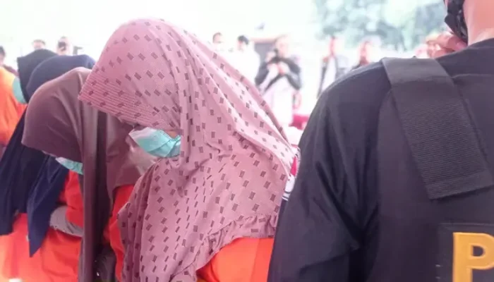 Salah Tempat Curhat, 3 Emak-Emak di Sultra Tersesat Jadi Kurir Sabu