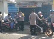 Lagi, Pengguna Jalan di Sultra dapat Pembagian Bendera Merah Putih Gratis