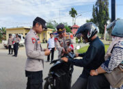 Warga Apresiasi Bagi-bagi Bendera Merah Putih di Sultra Jelang HUT RI Ke-80