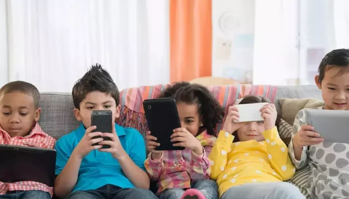 Pemprov Sultra Dorong Sekolah Bantu Sosialisasi Larangan Medsos untuk Anak di Bawah 16 Tahun