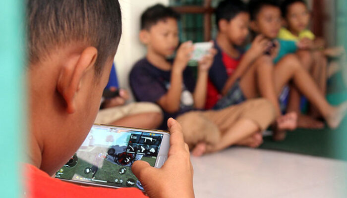 Pembatasan Media Sosial Anak di Bawah 16 Tahun Diterapkan, Diskominfo Sultra Surati Sekolah