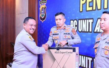 Kapolda Sultra Serahkan 107 Unit PC All In One untuk Unit Intelkam Polsek Jajaran