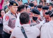 Eksekusi Lahan di By-pass Kendari Diwarnai Penolakan, Warga Terlibat Aksi Saling Dorong