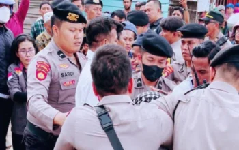 Eksekusi Lahan di By-pass Kendari Diwarnai Penolakan, Warga Terlibat Aksi Saling Dorong