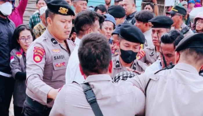 Eksekusi Lahan di By-pass Kendari Diwarnai Penolakan, Warga Terlibat Aksi Saling Dorong